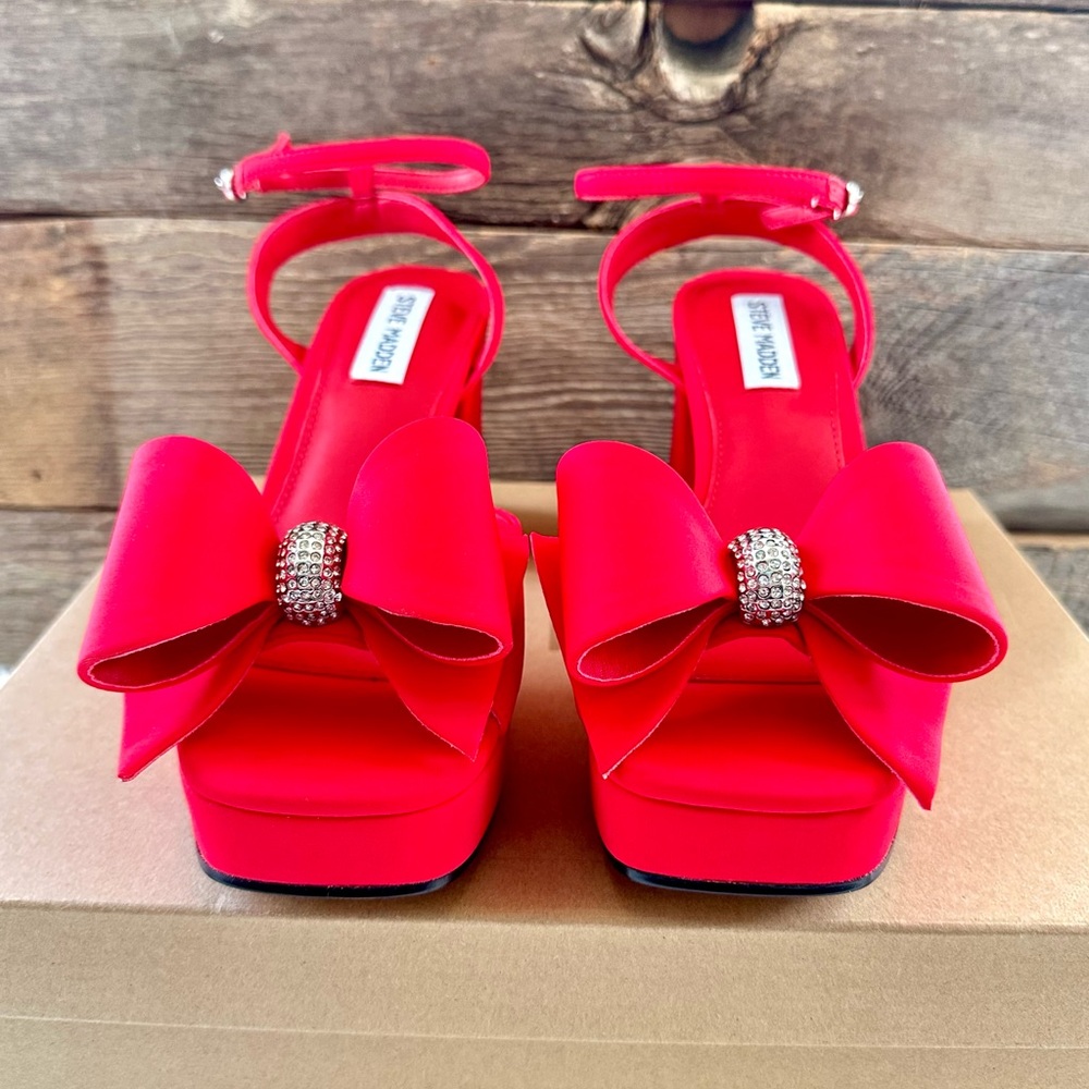 STEVE MADDEN | Aerin Vibrant Red Platform Block Heels - Picture 2 of 8
